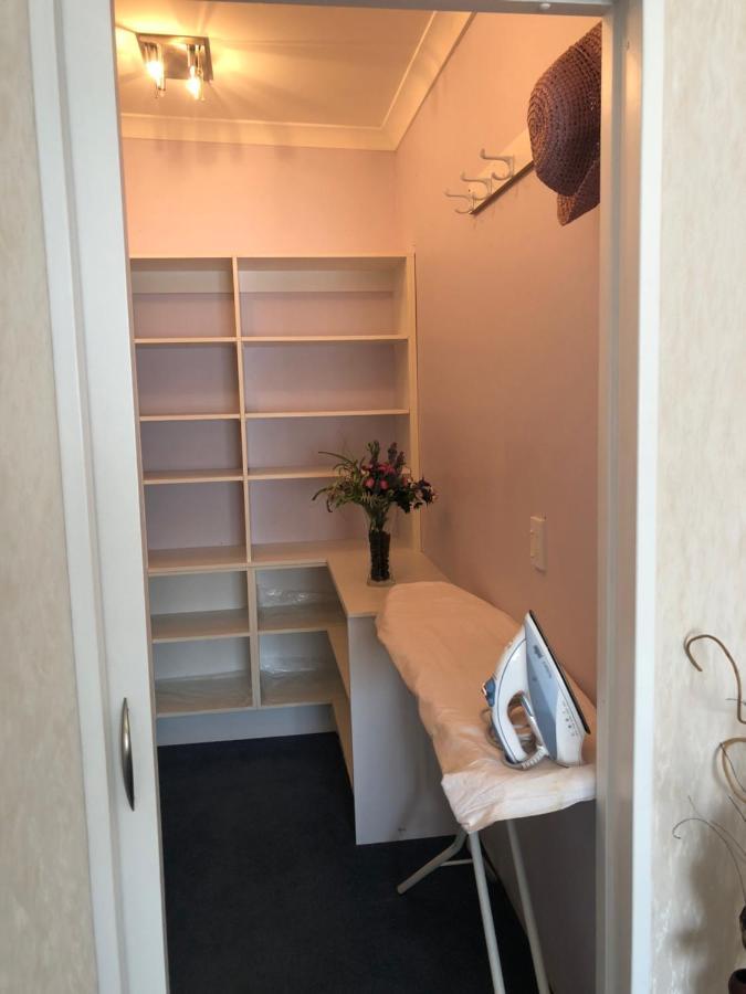 A Cozy Room With It'S Own Privacy Upper Hutt Buitenkant foto